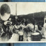 Com surdo e apito, Agenor Firmino da Silva e músicos da Banda do Zé Pereira animam as ruas do Saco dos Limões. Carnaval, década de 1960.